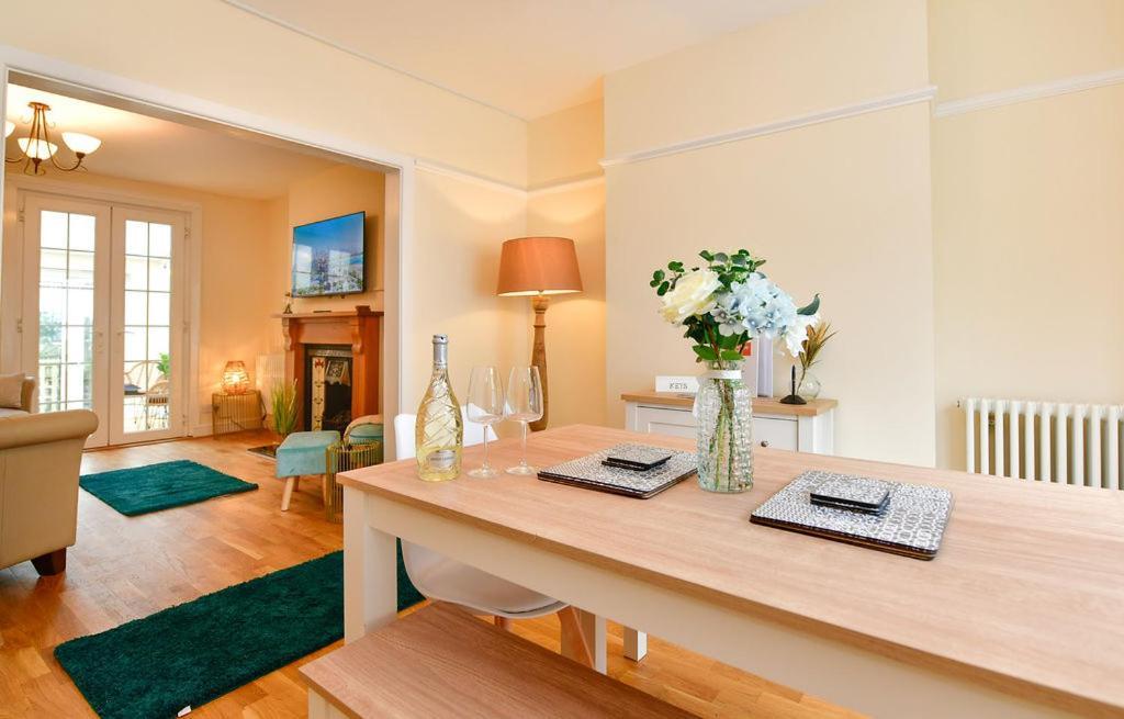 Just Stay Wales - Castle Square Cottage, Mumbles Екстер'єр фото