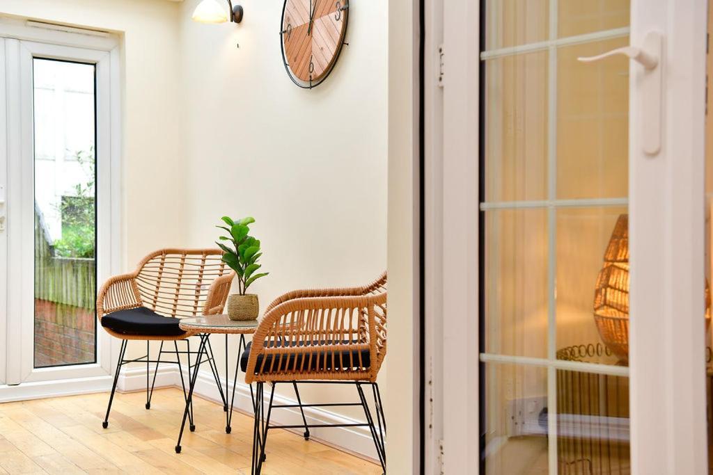 Just Stay Wales - Castle Square Cottage, Mumbles Екстер'єр фото