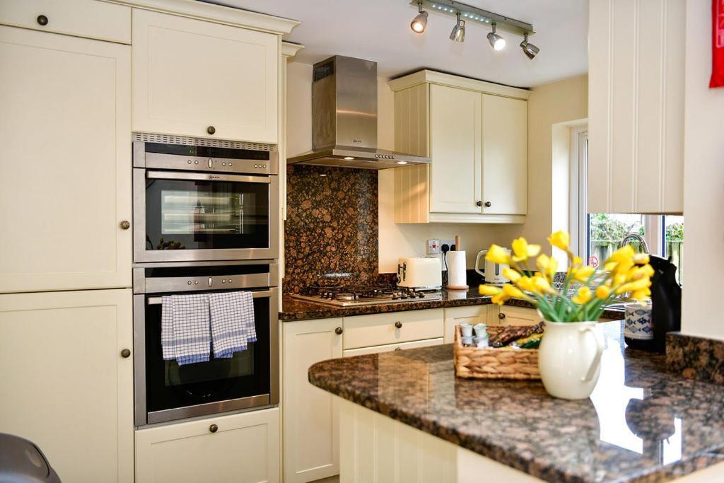 Just Stay Wales - Castle Square Cottage, Mumbles Екстер'єр фото