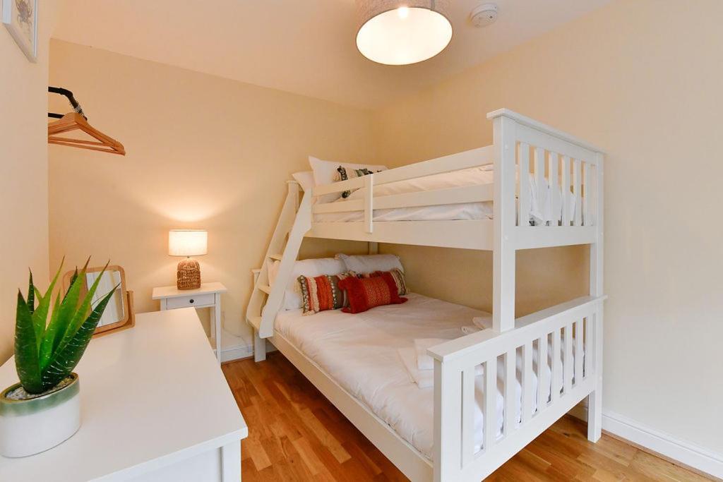 Just Stay Wales - Castle Square Cottage, Mumbles Екстер'єр фото