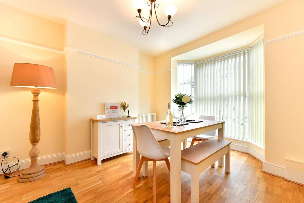Just Stay Wales - Castle Square Cottage, Mumbles Екстер'єр фото